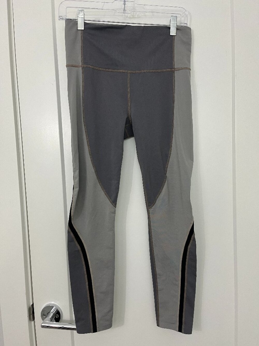 Athleta Small Charcoal Grey Colorblock Chaturanga Capri Leggings